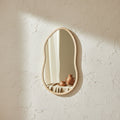 Specchio Onda — legno curvato e vetro, Kaya Deco
